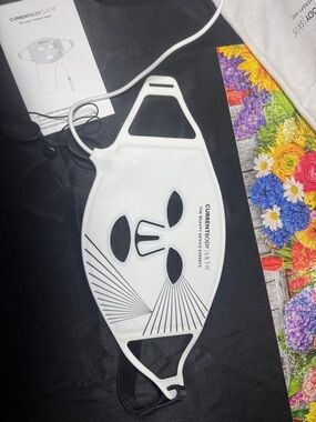 CURRENTBODY skin White LED Light Therapy Face Mask